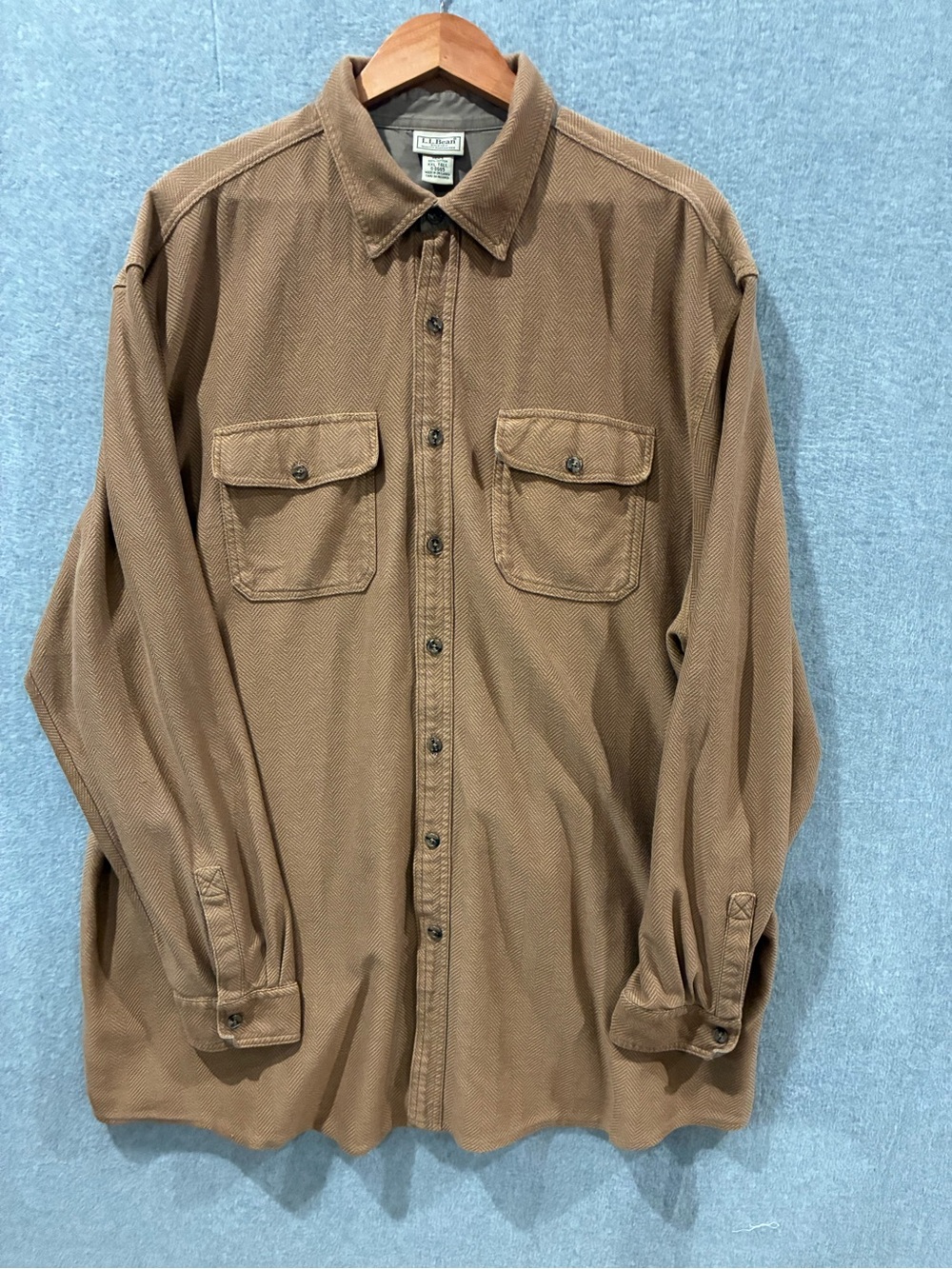L.L. Bean Men’s XXL Tall Herringbone Button-Up Shirt Tan Cotton Outdoor Workwear - Picture 4 of 7